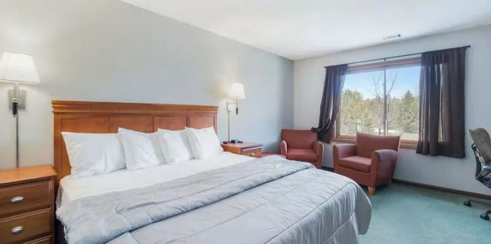 Snow Chasers Inn (Regal Country Inn) - From Web Listing (newer photo)